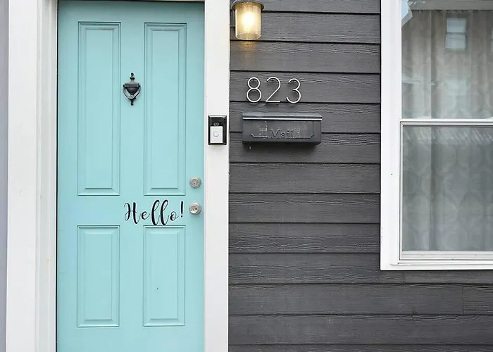 Hostwise - Chalk Art House - Chalkboard Wall, Private Parking, Patio Holiday home *