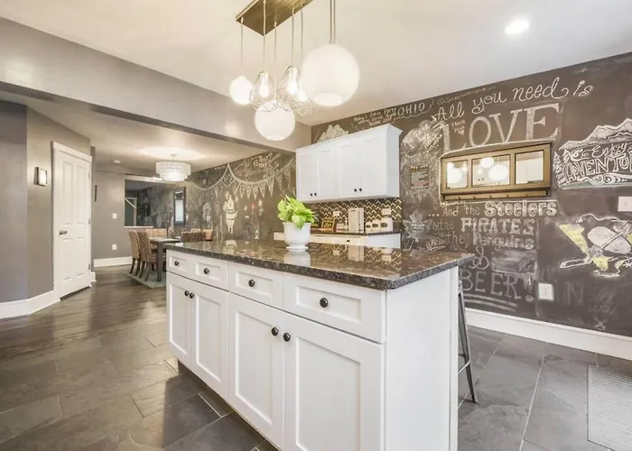 Holiday home Hostwise - Chalk Art House - Chalkboard Wall, Private Parking, Patio *