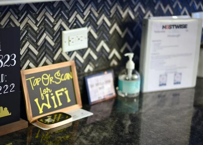 Hostwise - Chalk Art House - Chalkboard Wall, Private Parking, Patio Holiday home