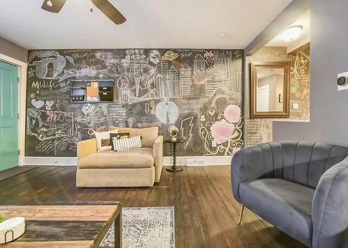 Hostwise - Chalk Art House - Chalkboard Wall, Private Parking, Patio Holiday home
